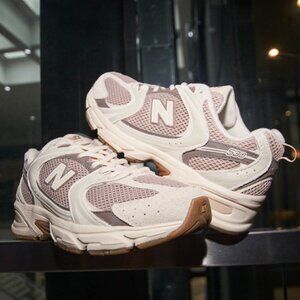 New Balance 530 (M7/W8.5) UNWORN